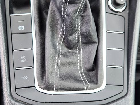Certified 2023 Volkswagen Jetta SE FWD image 21