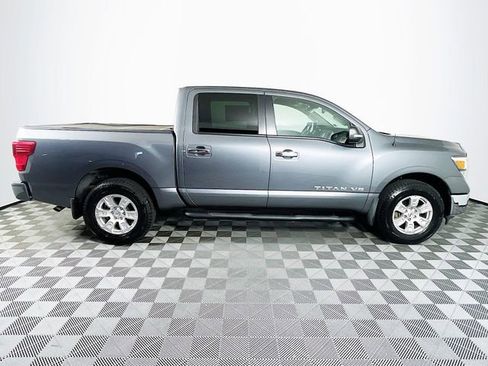 Used 2018 Nissan Titan SV w/ SV Convenience Package AWD/4WD image 9