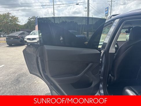 Used 2022 Tesla Model Y Performance AWD/4WD image 16