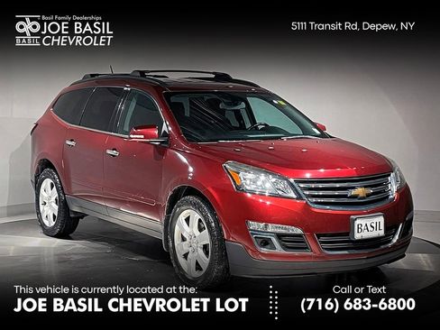Used 2017 Chevrolet Traverse LT w/ Style and Technology Package image 1