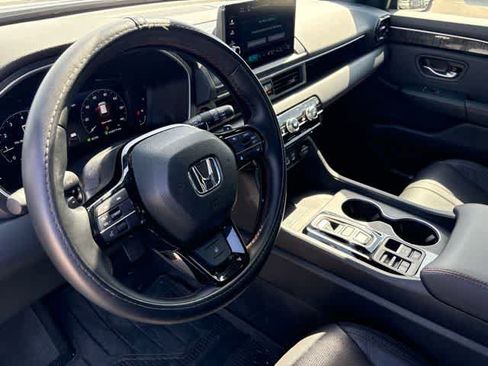 Used 2025 Honda Pilot Black Edition image 10