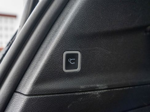 Used 2025 Chrysler Pacifica Select FWD image 10