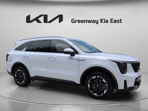 Certified 2026 Kia Sorento S FWD image 3