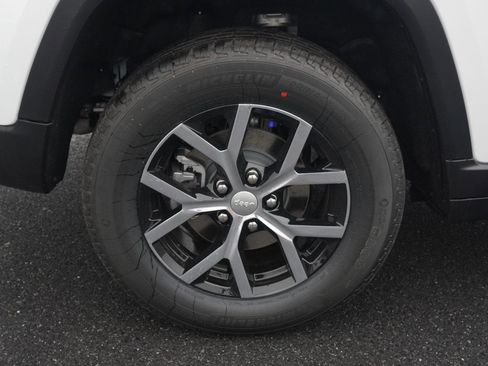 New 2025 Jeep Grand Cherokee Limited w/ Trailer Tow Package image 29