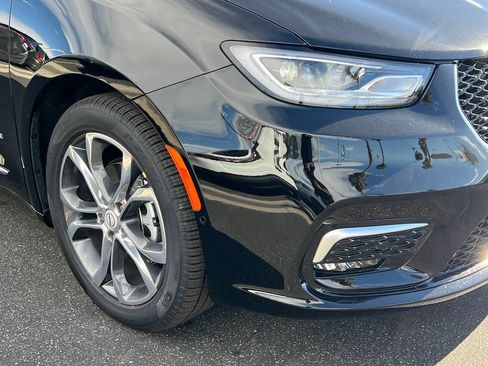 New 2026 Chrysler Pacifica Pinnacle FWD image 9