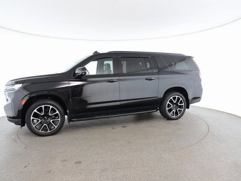 Used 2022 Chevrolet Suburban RST w/ Luxury Package image 4