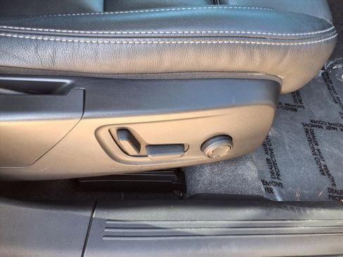 Certified 2024 Volvo XC40 B5 Plus image 12