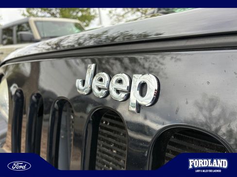 Used 2013 Jeep Wrangler Unlimited Sahara w/ Dual Top Group AWD/4WD image 24
