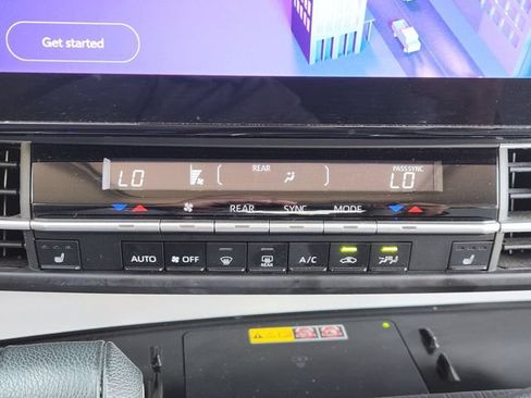 Used 2025 Toyota Sienna XLE FWD image 18