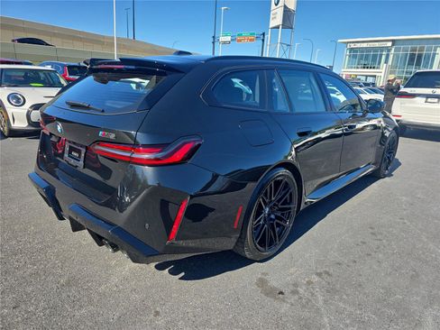 Used 2026 BMW M5 Touring image 3