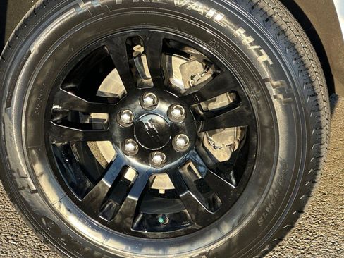 Used 2019 Chevrolet Suburban LT image 27