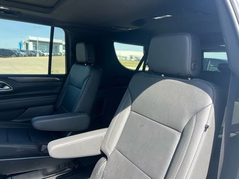 Used 2024 Chevrolet Suburban Z71 w/ Luxury Package image 12