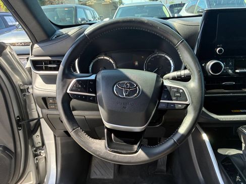 Used 2024 Toyota Highlander XSE FWD image 30
