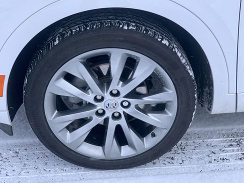 Used 2023 Buick Envision Avenir image 32