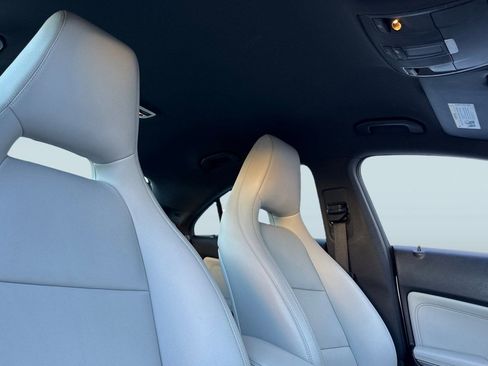Used 2015 Mercedes-Benz CLA 250 image 25