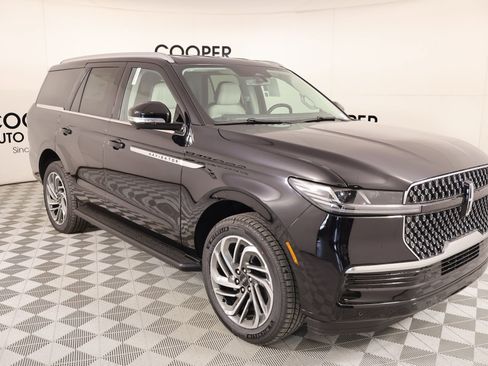 New 2026 Lincoln Navigator Premiere AWD/4WD image 1
