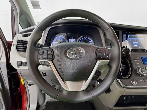 Used 2016 Toyota Sienna XLE w/ XLE Navigation Package image 11
