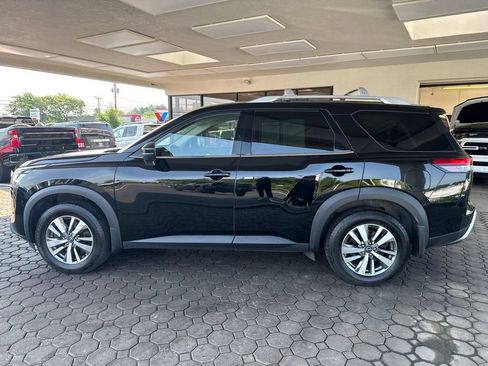 Used 2023 Nissan Pathfinder SL w/ Lighting Package (N92) AWD/4WD image 9