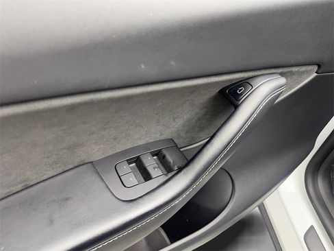 Used 2022 Tesla Model Y Performance image 32