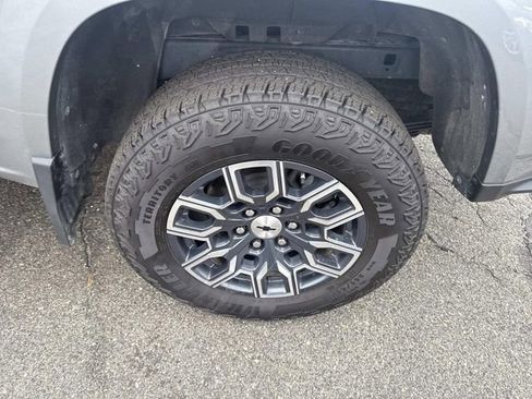 Used 2024 Chevrolet Colorado Z71 image 12