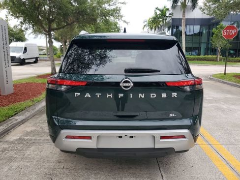 Certified 2025 Nissan Pathfinder SL FWD image 5