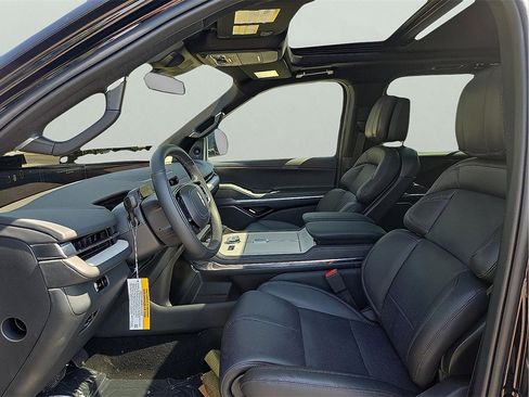 New 2025 Lincoln Navigator Reserve w/ Jet Appearance Package image 12