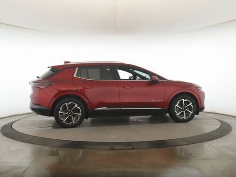 Used 2025 Chevrolet Equinox EV LT w/ Convenience Package image 6