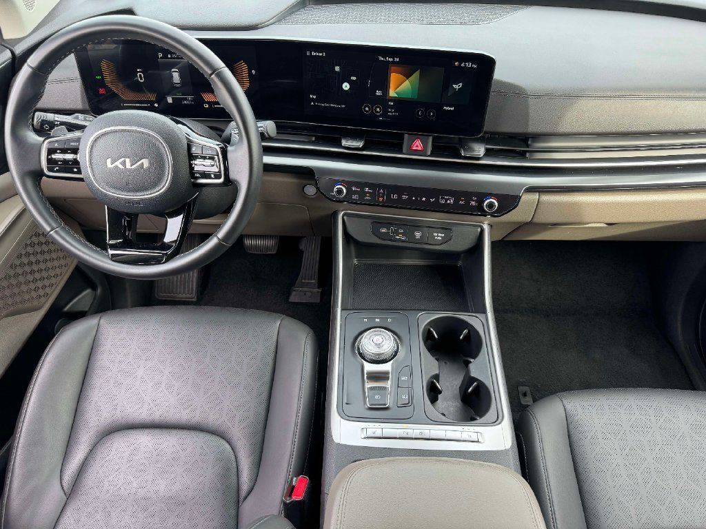 Used 2026 Kia Carnival LXS FWD image 10