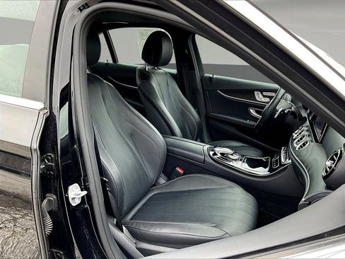 Used 2017 Mercedes-Benz E 300 4MATIC image 29