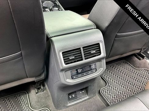 Used 2024 Volkswagen Atlas SEL AWD/4WD image 12
