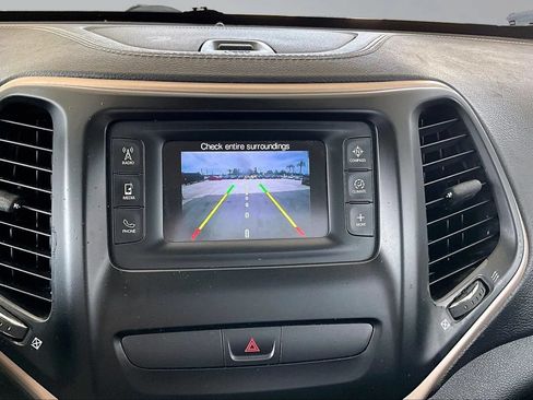 Used 2015 Jeep Cherokee Latitude FWD image 13