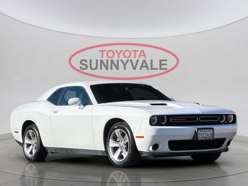 Used 2016 Dodge Challenger SXT image 10