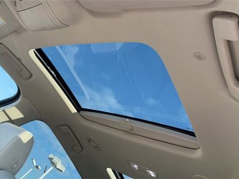 Used 2023 Buick Enclave Avenir w/ Avenir Technology Package image 19