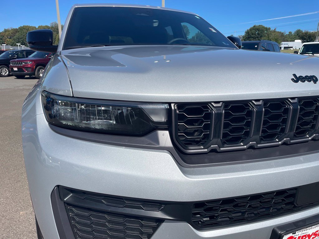Used 2026 Jeep Grand Cherokee Altitude AWD/4WD image 22