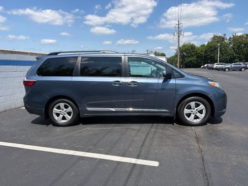 Used 2016 Toyota Sienna LE FWD image 6