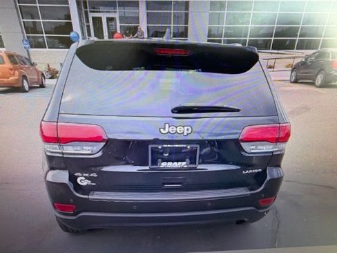 Used 2022 Jeep Grand Cherokee Laredo E w/ Security & Convenience Group AWD/4WD image 2