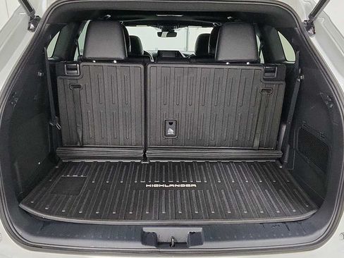 Used 2022 Toyota Highlander XSE AWD/4WD image 29
