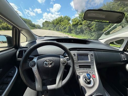 Used 2013 Toyota Prius Two FWD image 12