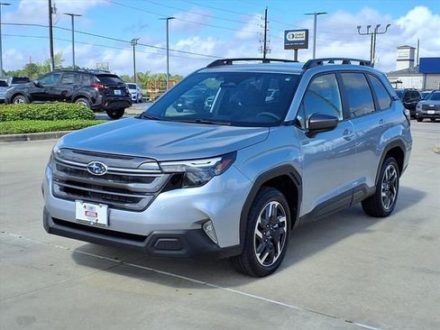 Certified 2025 Subaru Forester Premium AWD/4WD image 3