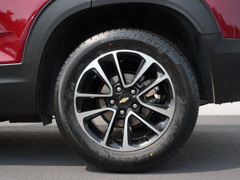 Used 2024 Chevrolet TrailBlazer LT w/ LT Cold Weather Package FWD image 34