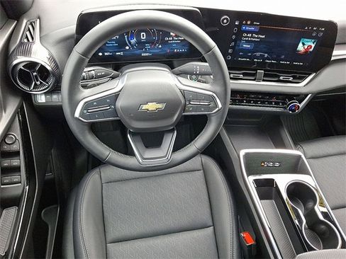 Certified 2025 Chevrolet Equinox LT w/ Convenience Package II image 11