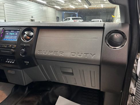 Used 2015 Ford F250 XL w/ Power Equipment Group AWD/4WD image 31