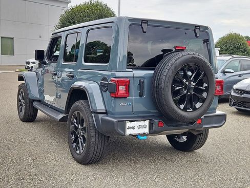 Used 2024 Jeep Wrangler Unlimited Sahara AWD/4WD image 5