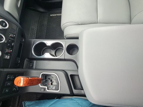 Used 2019 Toyota Sequoia Platinum AWD/4WD image 21