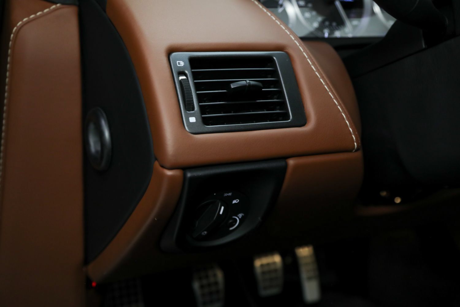 Used 2012 Aston Martin V8 Vantage N420 RWD image 48