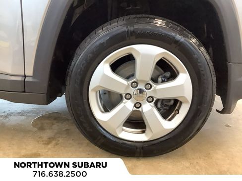 Used 2018 Jeep Compass Latitude w/ Cold Weather Group AWD/4WD image 24