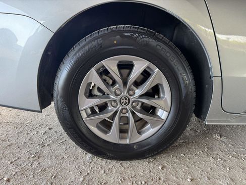 Used 2024 Toyota Sienna XLE FWD image 46