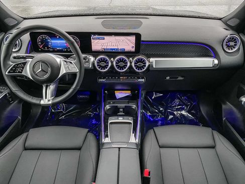 Used 2025 Mercedes-Benz GLB 250 4MATIC image 10