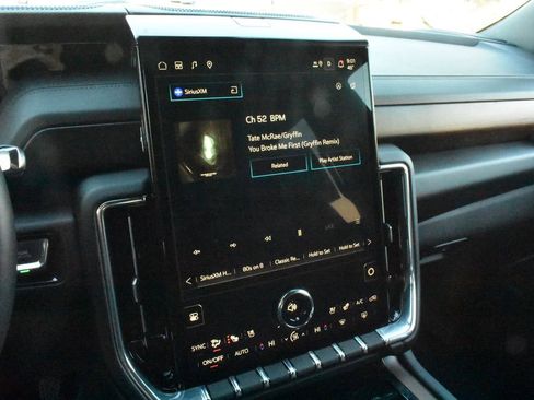 Used 2025 GMC Yukon Denali w/ Sun & Power Step Package image 26