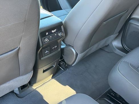 Used 2023 GMC Acadia SLE w/ Driver Convenience Package image 18